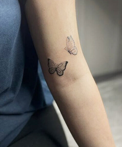 delikatne tatuaże damskie z motylem